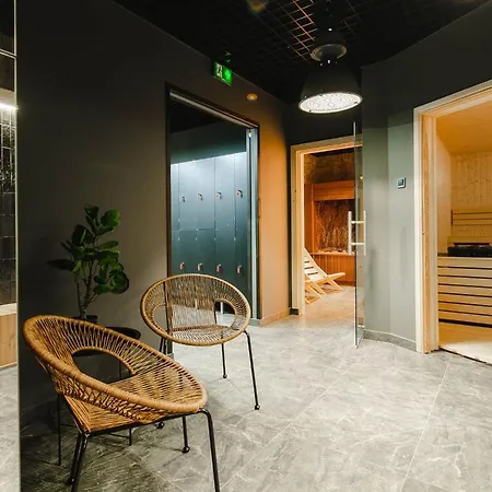 Dione & Dia Ksiezycowe * زاكوباني